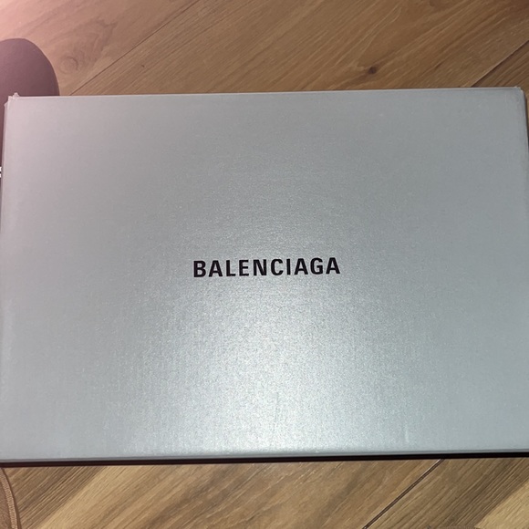 ♥️♥️Authentic Balenciaga 🍒♥️ very good condition - Picture 2 of 7
